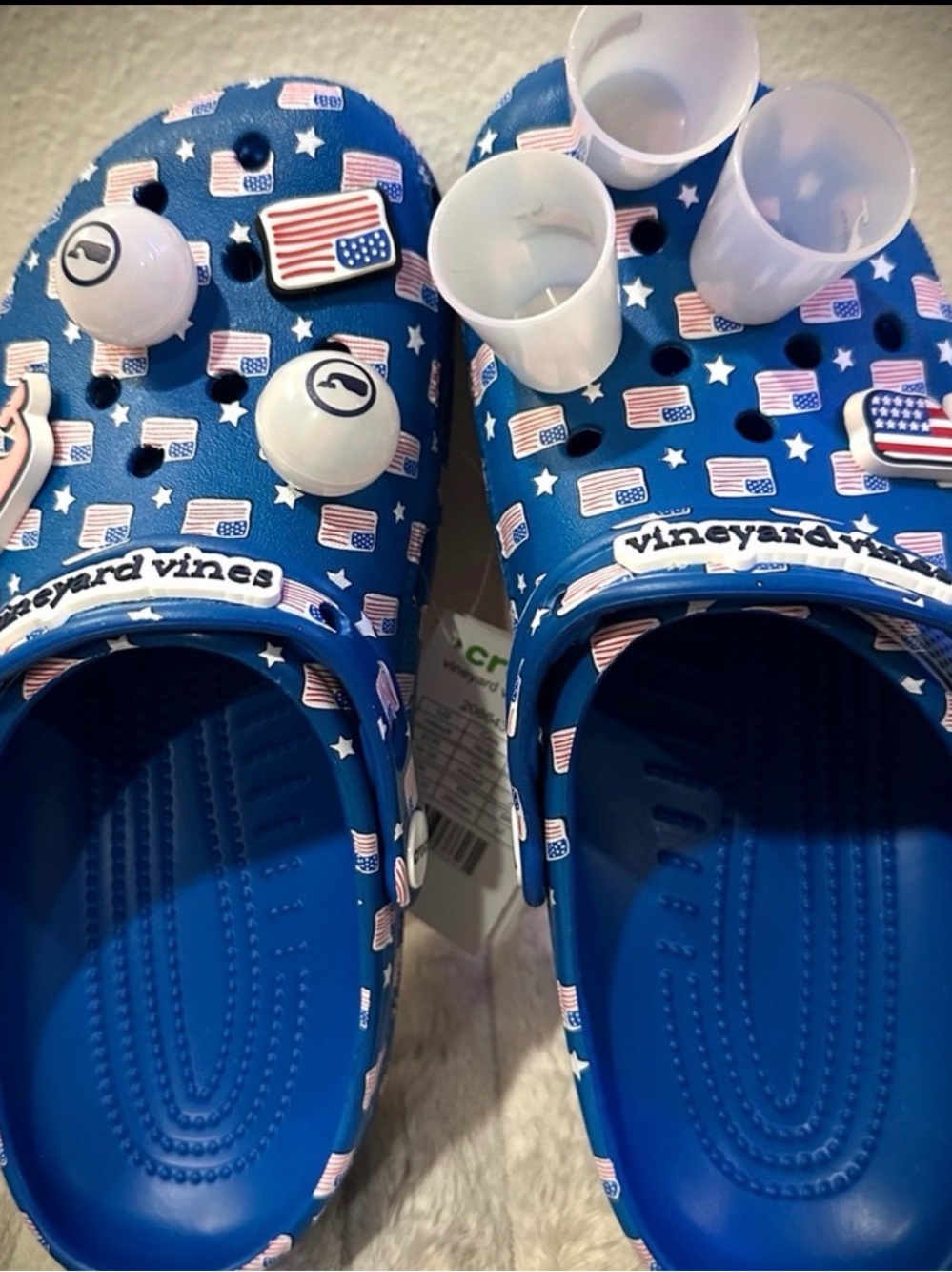Vineyard Vines CROCS Flag Print Beer Pong America Clogs Women’s 8 Men’s 6